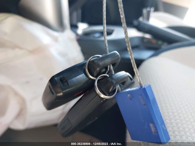 2018 TOYOTA RAV4 XLE VIN: JTMWFREV5JD133221
