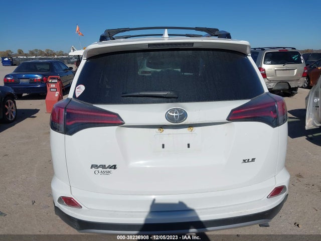 2018 TOYOTA RAV4 XLE VIN: JTMWFREV5JD133221