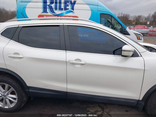 JN1BJ1CR0HW112640 Nissan Rogue Sport Sv