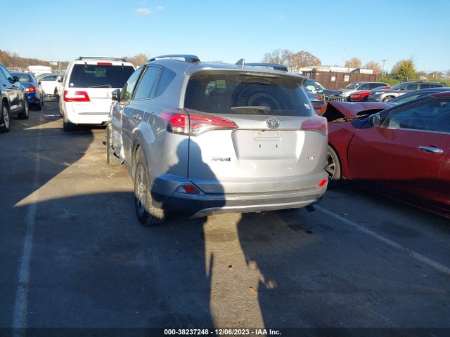 Toyota Rav4 Xle 2018 JTMWFREV2JJ197332 Image 3