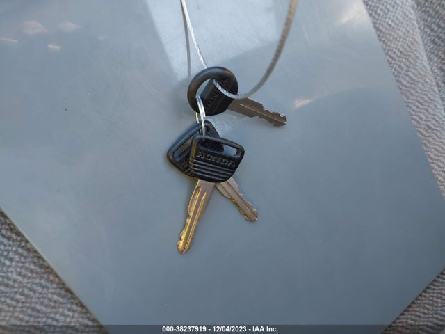 1998 HONDA CIVIC LX VIN: 2HGEJ6677WH519126