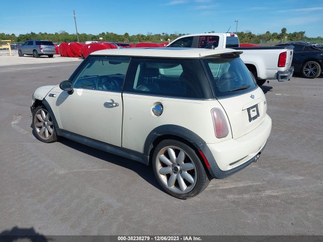 2004 MINI COOPER S WMWRE33424TD89110 Photo 2