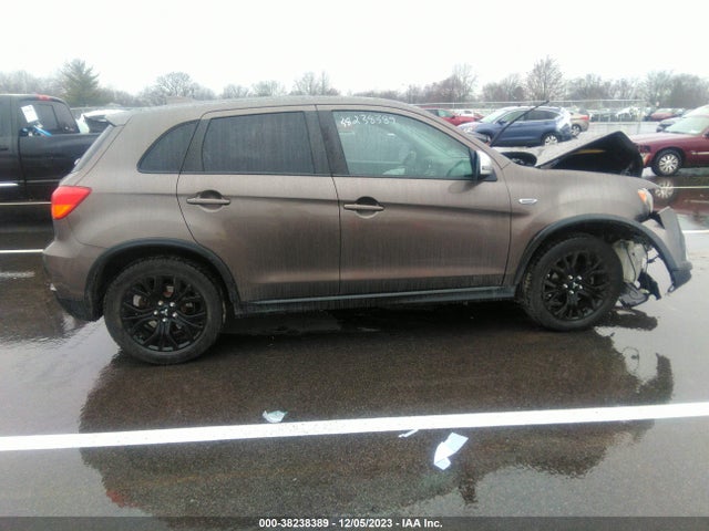 JA4AR3AU4JZ031515 Mitsubishi Outlander Sport 2.0 Es