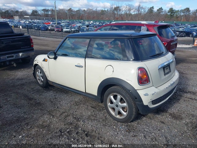 2010 MINI COOPER WMWMF3C50ATZ63888 Photo 2