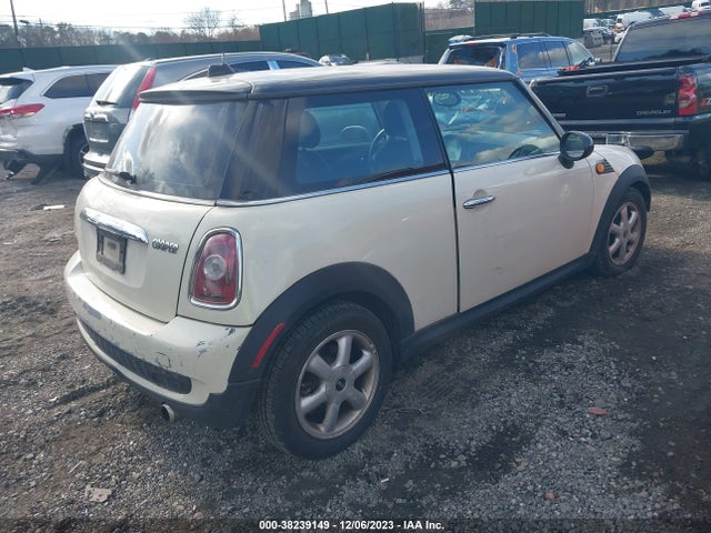 2010 MINI COOPER WMWMF3C50ATZ63888 Photo 3