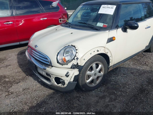 2010 MINI COOPER WMWMF3C50ATZ63888 Photo 5