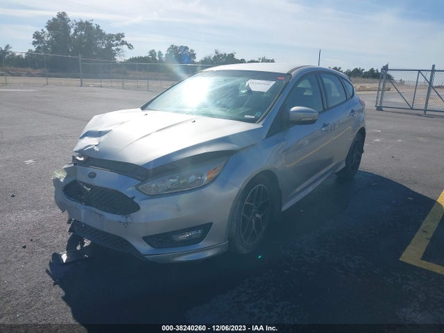 Ford FOCUS SE 2015 1FADP3K23FL248320 Image 2