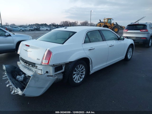 2C3CCAAG1EH354638 Chrysler 300
