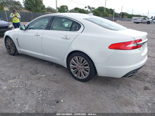 2015 JAGUAR XF SAJWA0FS6FPU64461 Photo 2