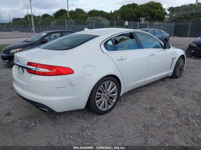 2015 JAGUAR XF SAJWA0FS6FPU64461 Photo 3