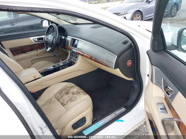 2015 JAGUAR XF SAJWA0FS6FPU64461 Photo 4