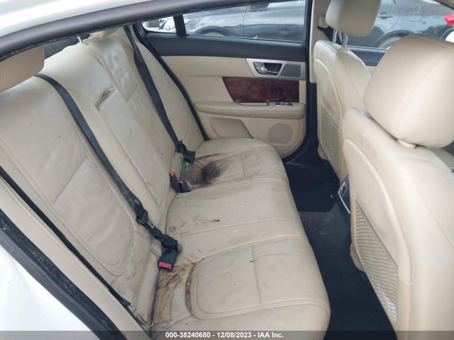 2015 JAGUAR XF SAJWA0FS6FPU64461 Photo 7