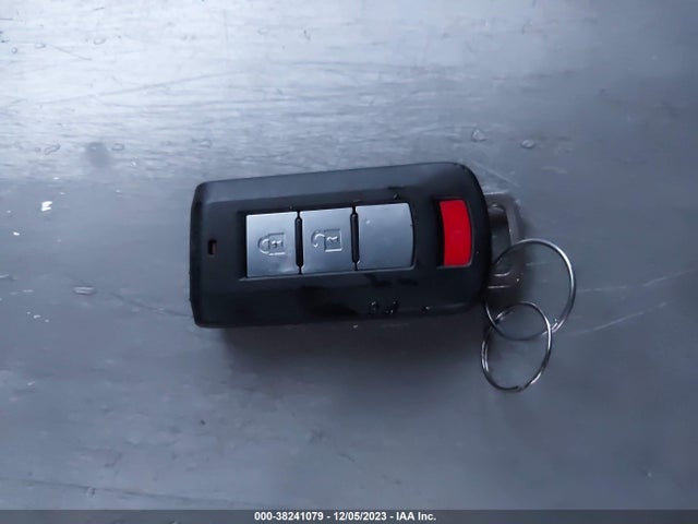 JA4AZ3A3XKZ043113 Mitsubishi Outlander Se