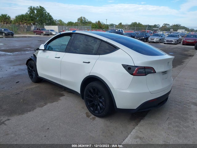 2021 TESLA MODEL Y 5YJYGDEEXMF201714 Photo 2
