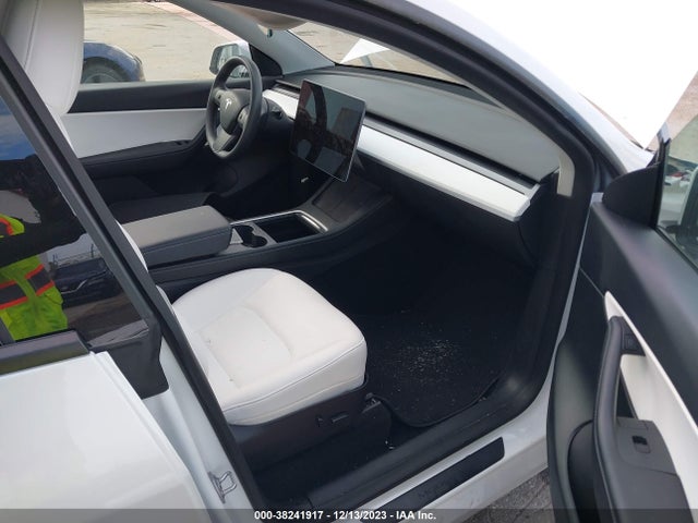 2021 TESLA MODEL Y 5YJYGDEEXMF201714 Photo 4