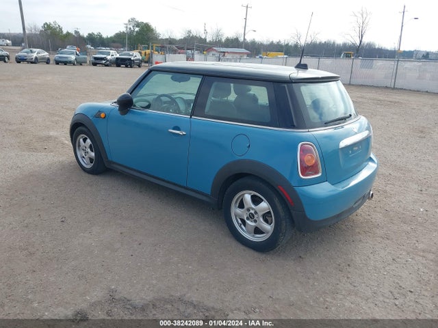 2009 MINI COOPER WMWMF33599TU74420 Photo 2