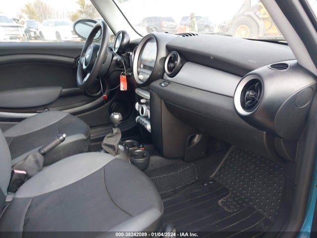 2009 MINI COOPER WMWMF33599TU74420 Photo 4