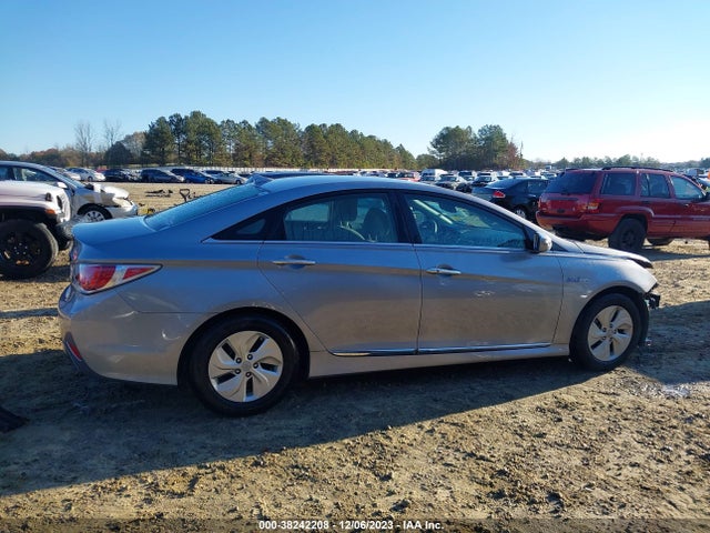 2015 HYUNDAI SONATA HYBRID VIN: KMHEC4A48FA130970