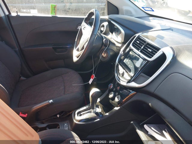 Chevrolet Sonic Lt Auto 2018 1G1JD5SH3J4108687 Image 5