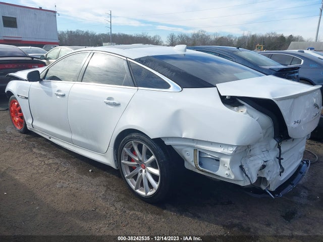 2016 JAGUAR XJ SAJWA1C71G8V95251 Photo 2