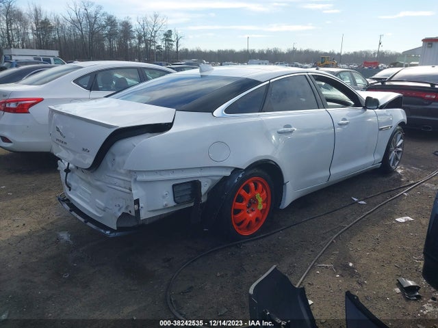 2016 JAGUAR XJ SAJWA1C71G8V95251 Photo 3