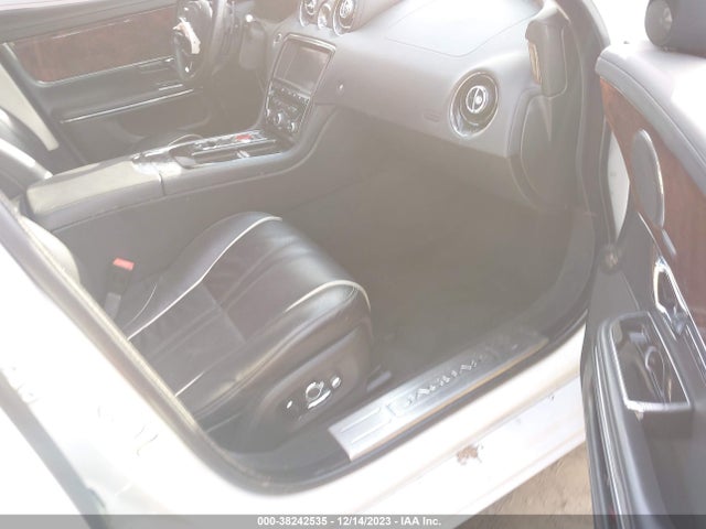2016 JAGUAR XJ SAJWA1C71G8V95251 Photo 4