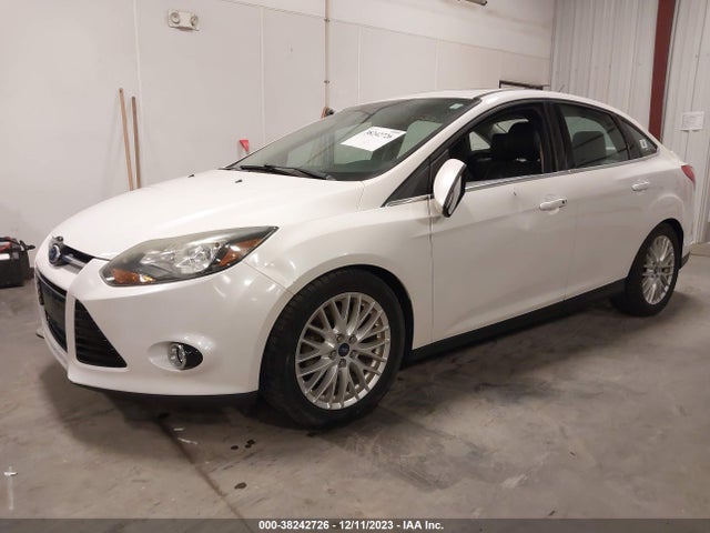 Ford Focus Titanium 2014 1FADP3J22EL357755 Image 2