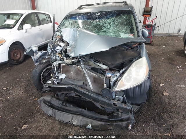 2010 TOYOTA SIENNA XLE VIN: 5TDYK4CCXAS290014