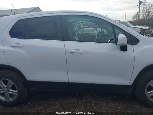 KL7CJKSB8LB085048 Chevrolet Trax Fwd Ls