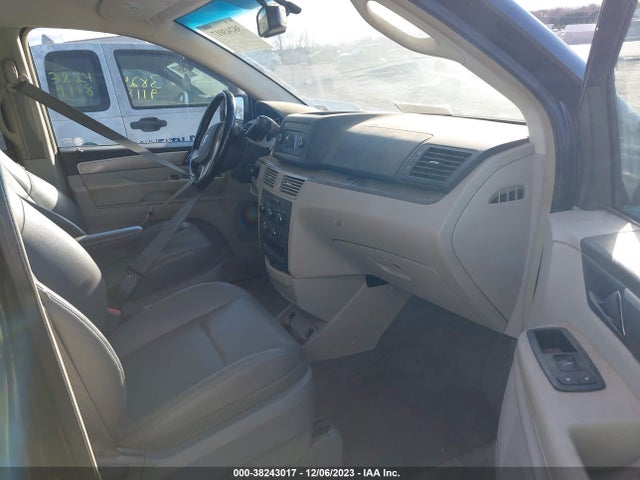2011 VOLKSWAGEN ROUTAN SE VIN: 2V4RW3DG7BR622009