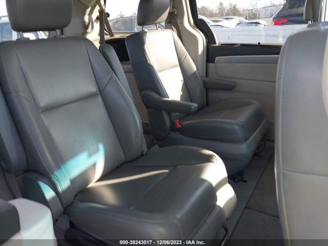 2011 VOLKSWAGEN ROUTAN SE VIN: 2V4RW3DG7BR622009