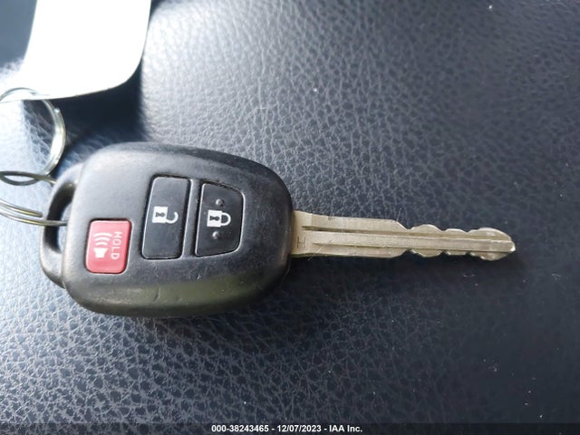 2013 TOYOTA RAV4 XLE VIN: JTMRFREV5DD011203