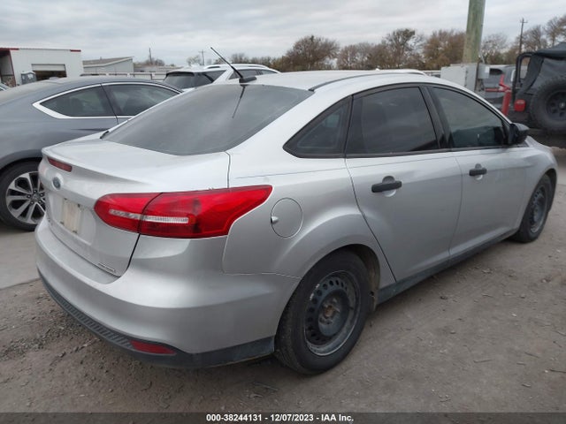 Ford FOCUS S 2015 1FADP3E24FL313770 Image 4