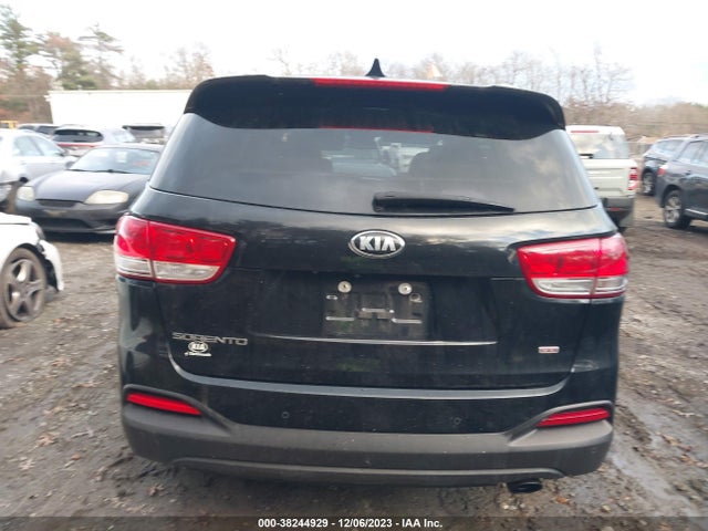 2018 KIA SORENTO 2.4L LX VIN: 5XYPGDA33JG376231