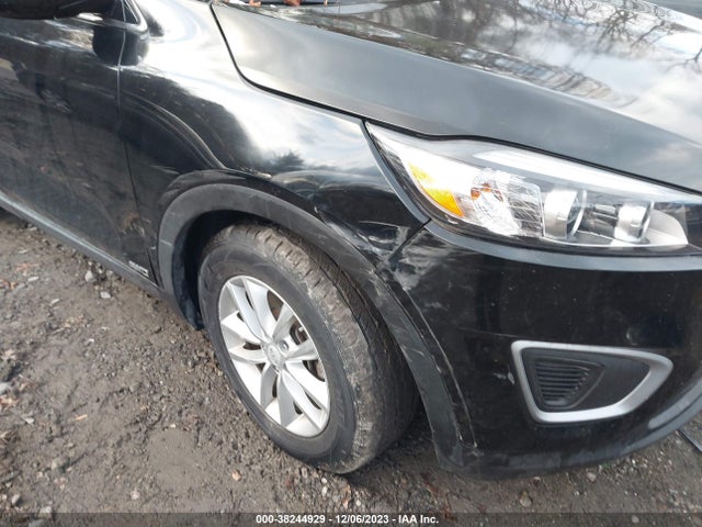 2018 KIA SORENTO 2.4L LX VIN: 5XYPGDA33JG376231