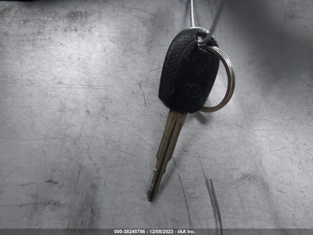 2007 KIA SPORTAGE LX VIN: KNDJF724877447804