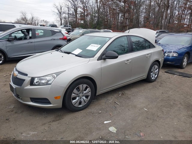 Chevrolet Cruze Ls Auto 2014 1G1PA5SG2E7258854 Image 2
