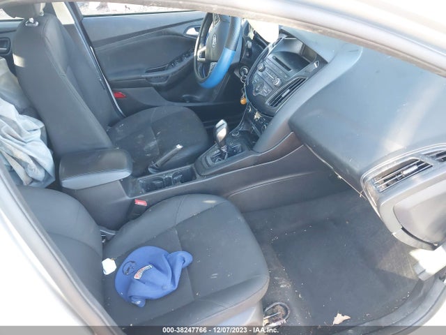 2015 FORD FOCUS SE VIN: 1FADP3F20FL215835