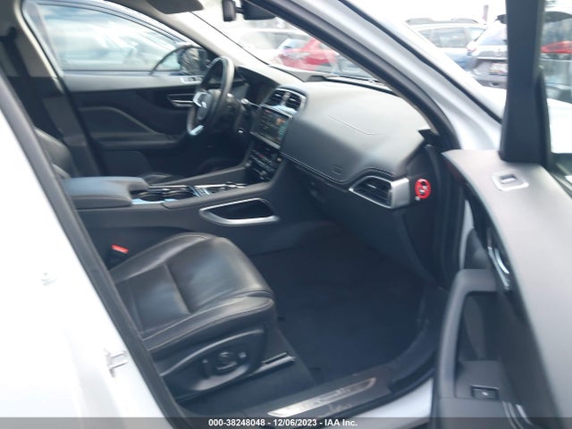 2017 JAGUAR F-PACE SADCL2BV2HA892240 Photo 4