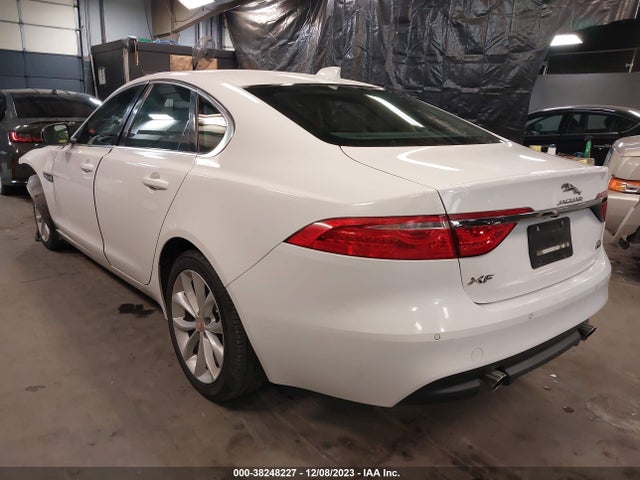 2018 JAGUAR XF SAJBJ4FX5JCY58647 Photo 2