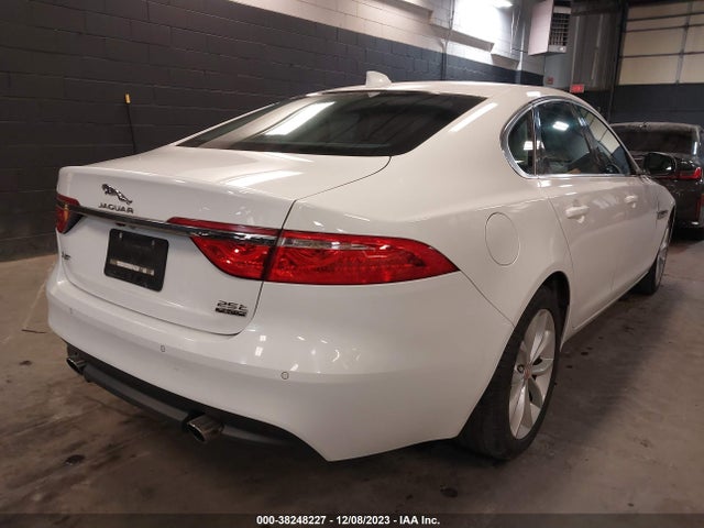 2018 JAGUAR XF SAJBJ4FX5JCY58647 Photo 3