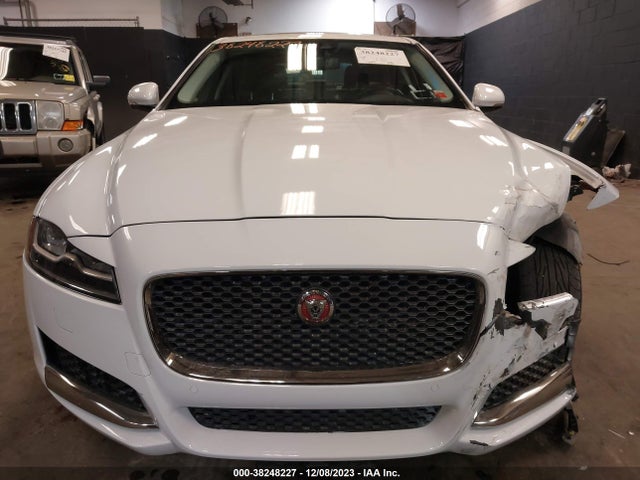 2018 JAGUAR XF SAJBJ4FX5JCY58647 Photo 5