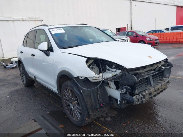 2017 PORSCHE CAYENNE WP1AA2A25HKA82657 Photo 0