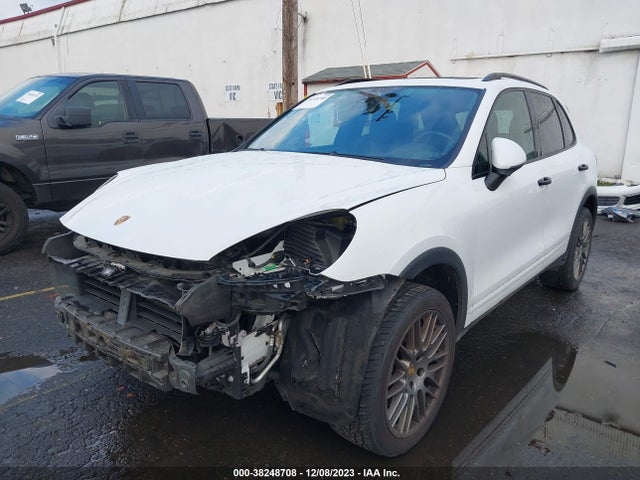 2017 PORSCHE CAYENNE WP1AA2A25HKA82657 Photo 1