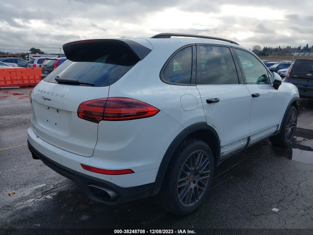 2017 PORSCHE CAYENNE WP1AA2A25HKA82657 Photo 3