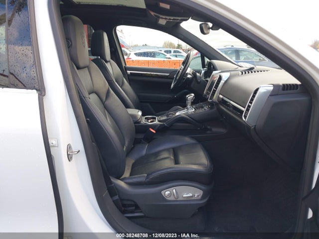 2017 PORSCHE CAYENNE WP1AA2A25HKA82657 Photo 4