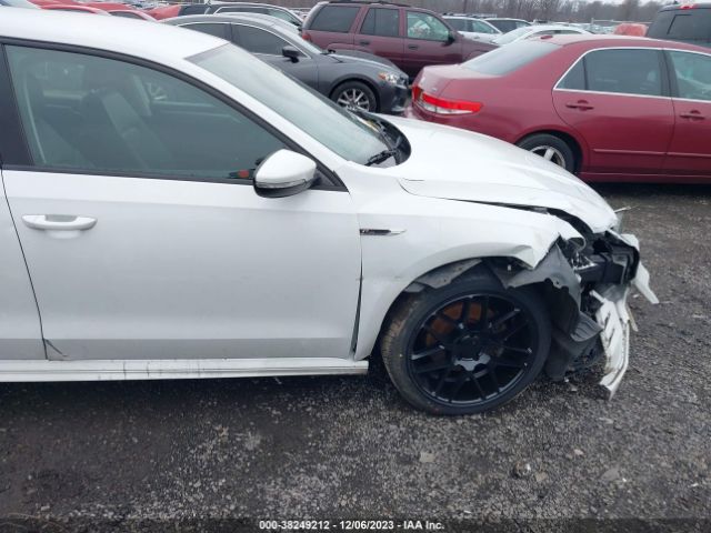 1VWAA7A3XJC039811 Volkswagen Passat 2.0t R-line/2.0t S