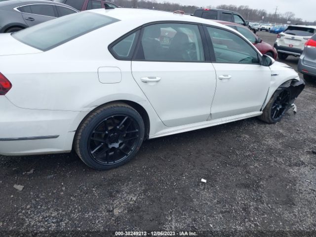 1VWAA7A3XJC039811 Volkswagen Passat 2.0t R-line/2.0t S