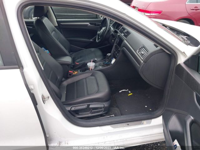 1VWAA7A3XJC039811 Volkswagen Passat 2.0t R-line/2.0t S