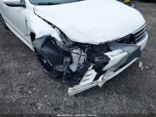 1VWAA7A3XJC039811 Volkswagen Passat 2.0t R-line/2.0t S